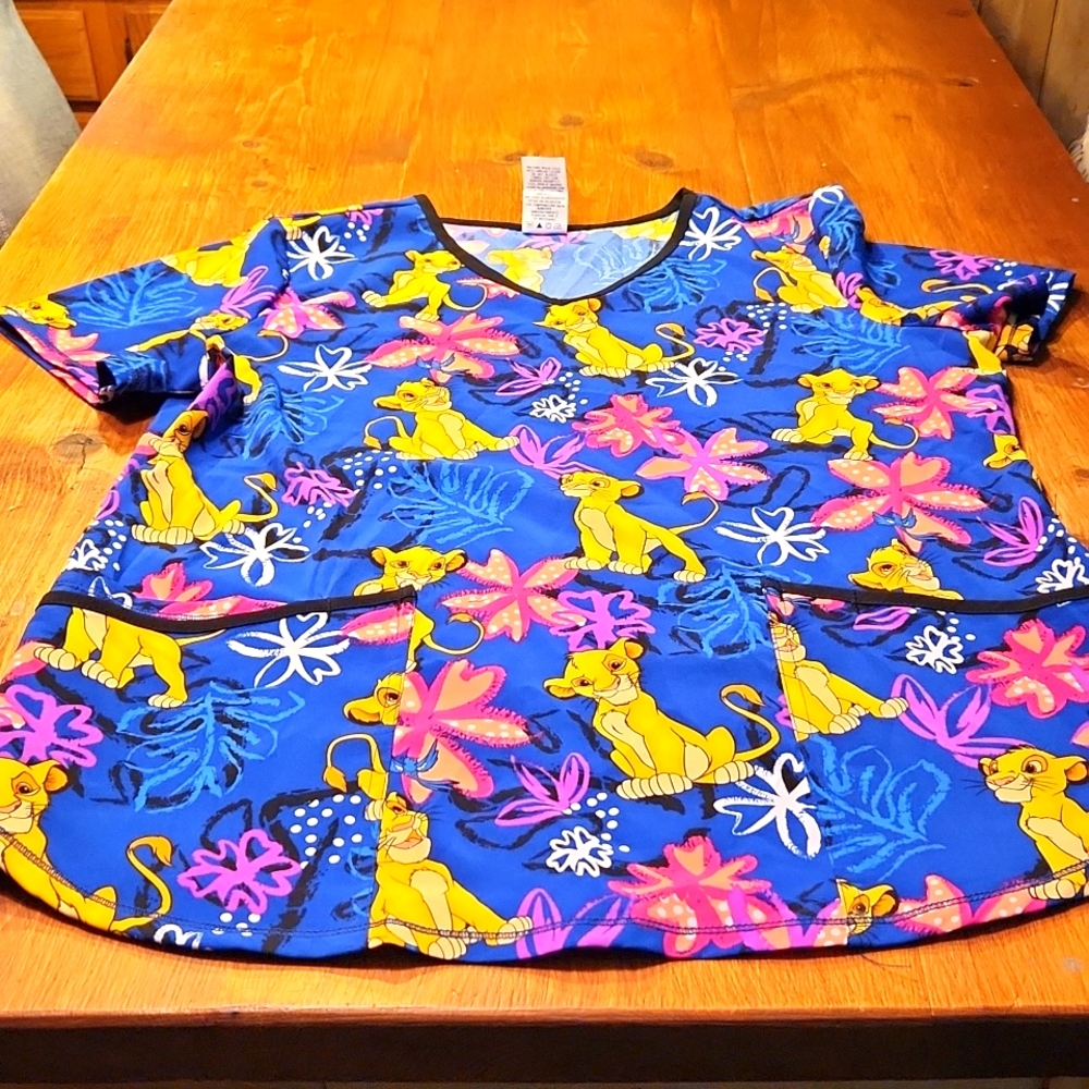 Disney Lion King scrub top size M EUC